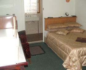 Chatham Motel - Tourism Cairns 1