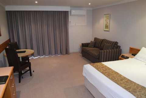 Hilltops Retreat Motor Inn - Tourism Cairns 3