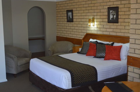 Hilltops Retreat Motor Inn - Tourism Cairns 4