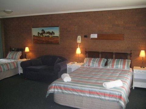 Greenacres Motel - Tourism Cairns 0