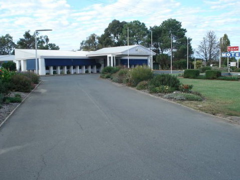 Byer Fountain Motor Inn - Tourism Cairns 0