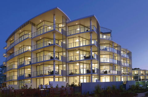 Manta Bargara Resort - Tourism Cairns 0