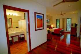BroomeTown Boutique Accommodation - Tourism Cairns 0
