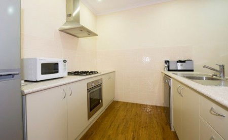 Kimberley Hotel - Tourism Cairns 1