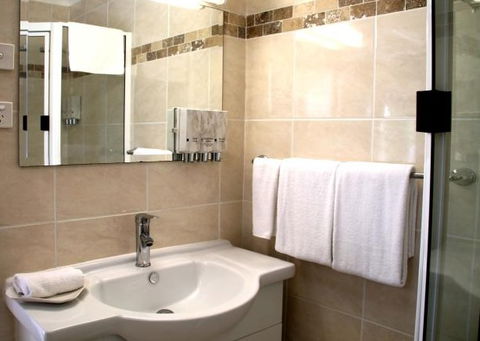 Centenary Motor Inn - Tourism Cairns 2