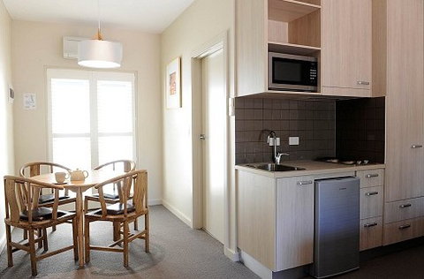 The Haus Studio Apartments - Tourism Cairns 7