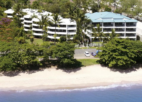 Roydon Beachfront Holiday Apartments - Tourism Cairns 2
