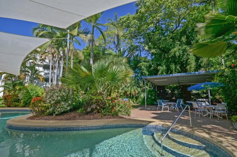 Roydon Beachfront Holiday Apartments - Tourism Cairns 3
