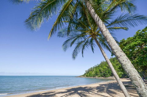 Roydon Beachfront Holiday Apartments - Tourism Cairns 4