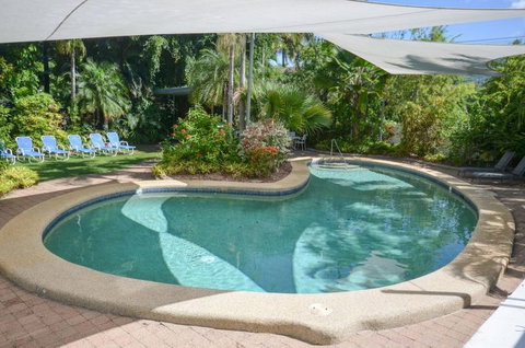 Roydon Beachfront Holiday Apartments - Tourism Cairns 6