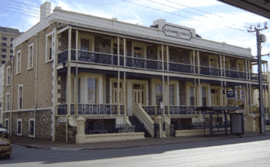 Glenelg Beach Hostel - Tourism Cairns