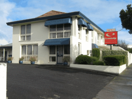 Econo Lodge Hacienda Motel - Tourism Cairns