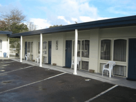 Econo Lodge Hacienda Motel - Tourism Cairns 1
