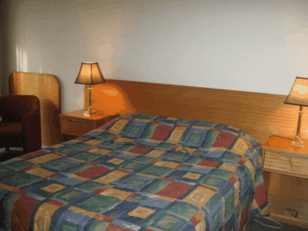 Econo Lodge Hacienda Motel - Tourism Cairns 4