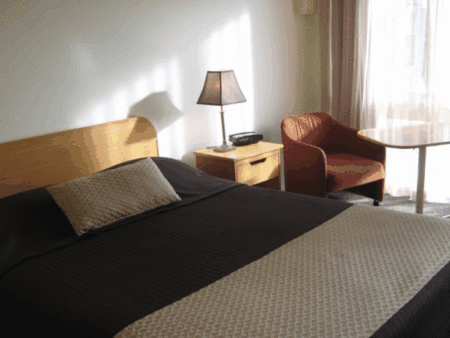 Econo Lodge Hacienda Motel - Tourism Cairns 5