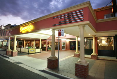 The Commodore Motor Inn - Tourism Cairns 0