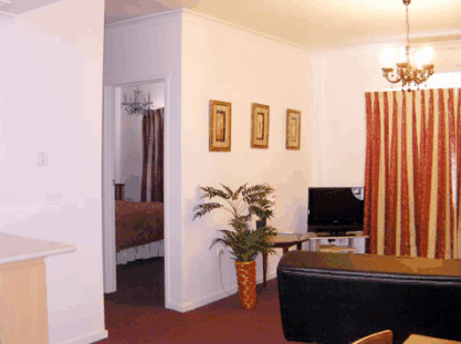 The Commodore Motor Inn - Tourism Cairns 1