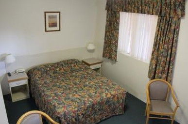 AZA Motel - Tourism Cairns 1