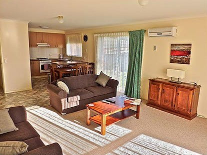 Southern Right Motor Inn - Tourism Cairns 3
