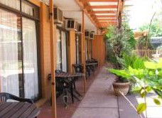 Desert Rose Inn - Tourism Cairns 0
