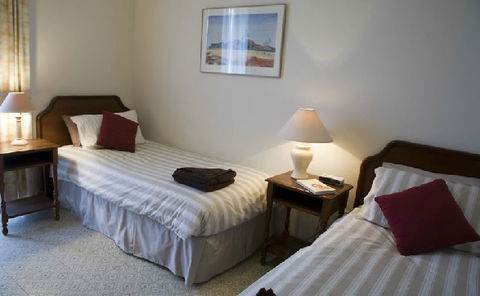 Hillsview Tourist Apartments - Tourism Cairns 0