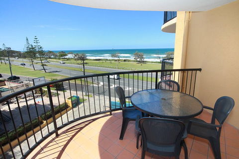 Ocean Boulevard - Tourism Cairns 2