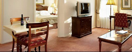 Canterbury International Hotel - Tourism Cairns 1