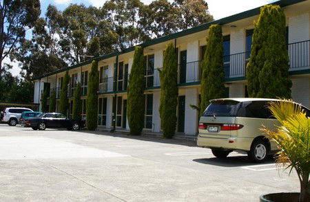 Mulgrave Court Motor Inn - Tourism Cairns 0