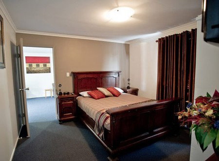 Centrepoint Motor Inn - Tourism Cairns 0