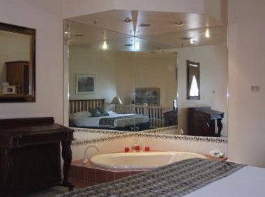 Monte Pio Motor Inn - Tourism Cairns 2