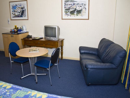 Mayfair Plaza Motel - Tourism Cairns 1