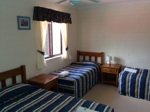 Cleveland Visitor Villas Motel & Shailer Park Garden Villas - Tourism Cairns 3