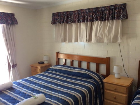 Cleveland Visitor Villas Motel & Shailer Park Garden Villas - Tourism Cairns 4