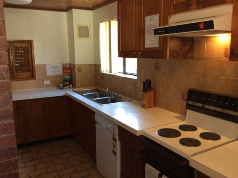 Cleveland Visitor Villas Motel & Shailer Park Garden Villas - Tourism Cairns 5