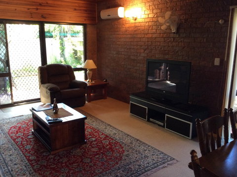 Cleveland Visitor Villas Motel & Shailer Park Garden Villas - Tourism Cairns 6