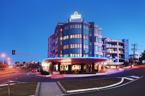 Grand Palais Beachside Resort - Tourism Cairns 0