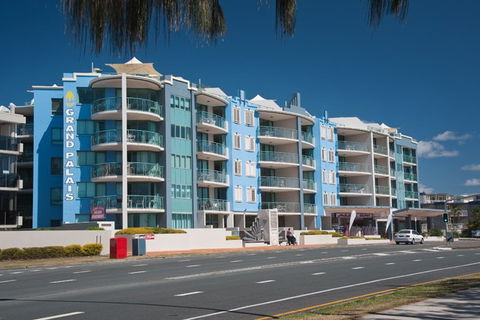 Grand Palais Beachside Resort - Tourism Cairns 7