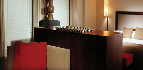 Hotel Lindrum - Tourism Cairns 1