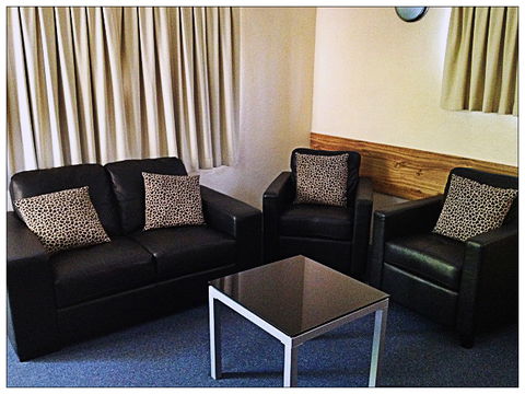 Emerald Meteor Motel - Tourism Cairns 1