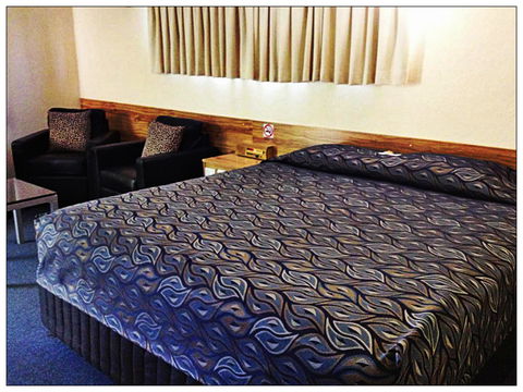 Emerald Meteor Motel - Tourism Cairns 2
