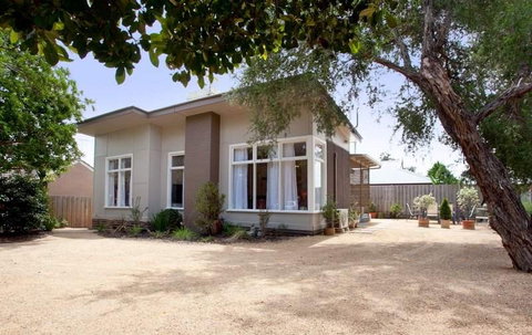 Driftwood Beach Cottage - Tourism Cairns 0