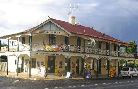 Royal Hotel Mandurama - Tourism Cairns 0