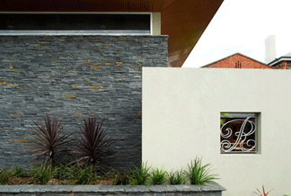 Robin Hood Hotel - Tourism Cairns 0