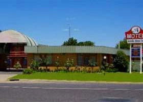 Avondel Motor Inn - Tourism Cairns 0
