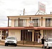 Town House Motor Inn