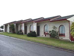 Oyster Court Motel - Tourism Cairns 0