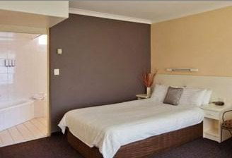 Country Comfort Tamworth Towers - Tourism Cairns 3