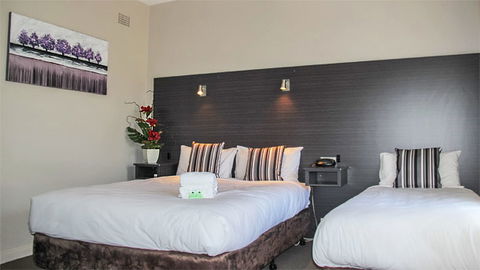 Mid City Motor Lodge - Tourism Cairns 1