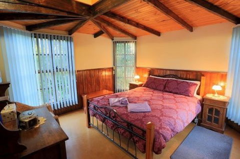 Stanley Lakeside Spa Cabins - Tourism Cairns 2
