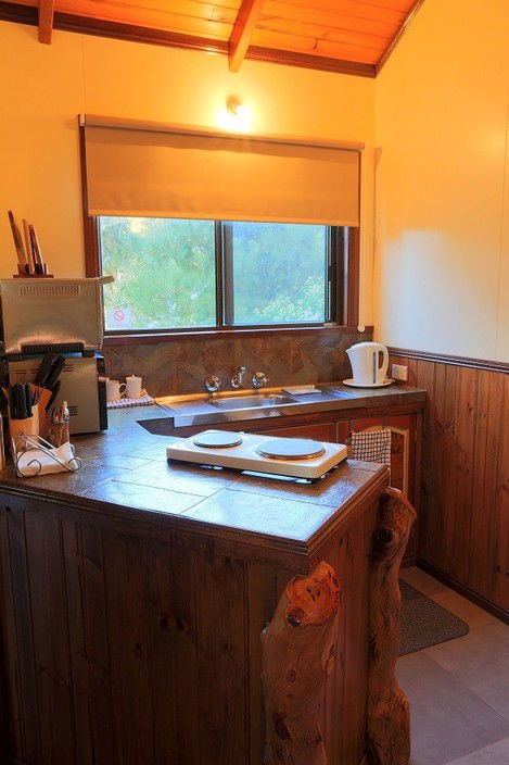 Stanley Lakeside Spa Cabins - Tourism Cairns 5